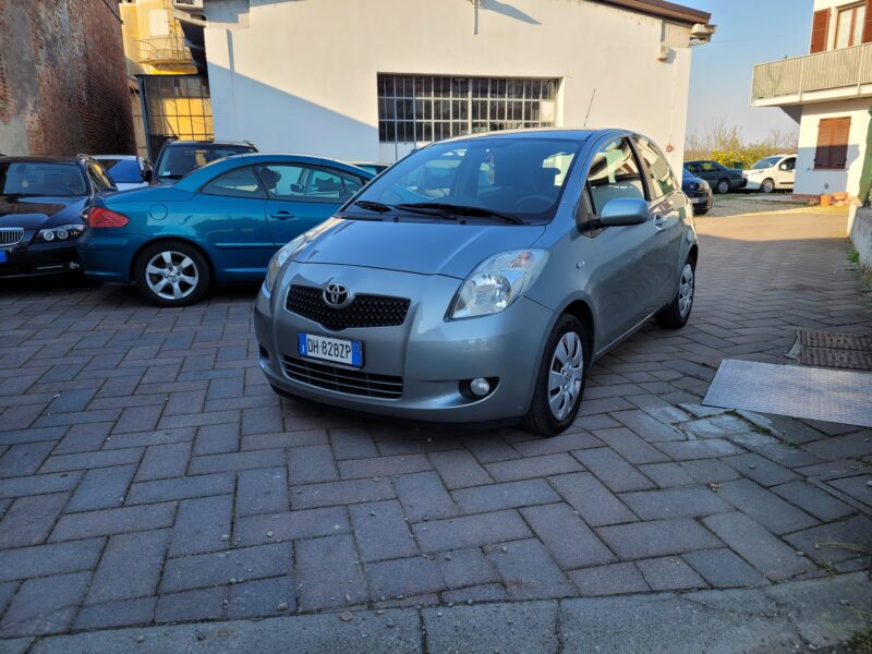 Toyota yaris 1.3 SoL