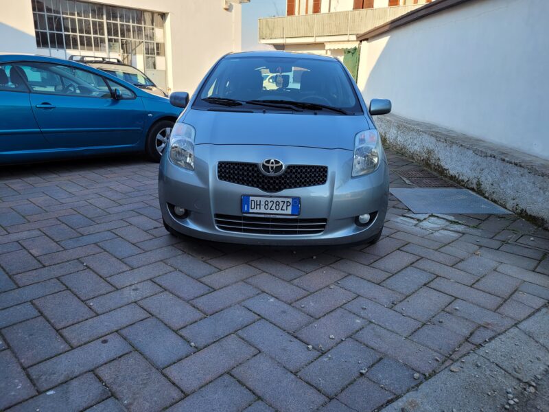 Toyota yaris 1.3 SoL