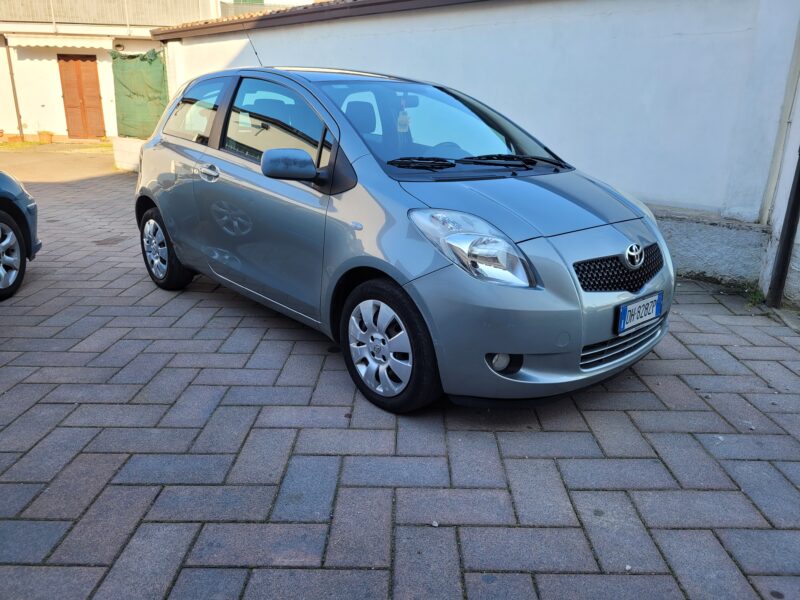 Toyota yaris 1.3 SoL