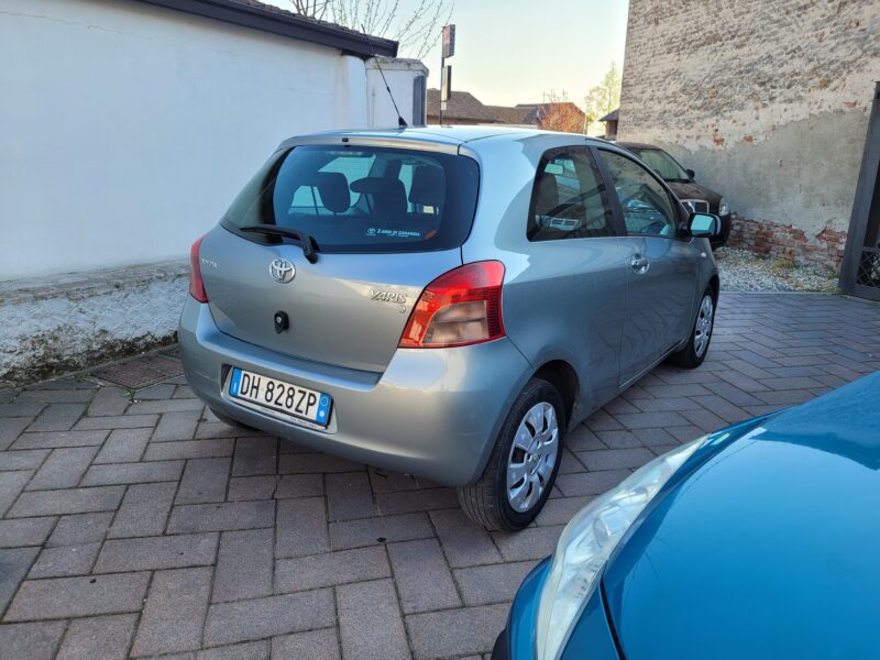 Toyota yaris 1.3 SoL