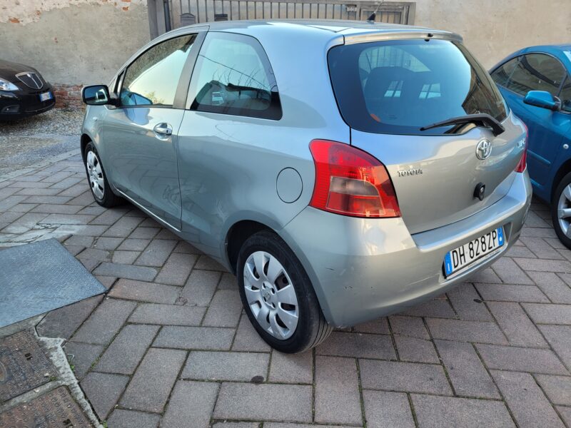 Toyota yaris 1.3 SoL