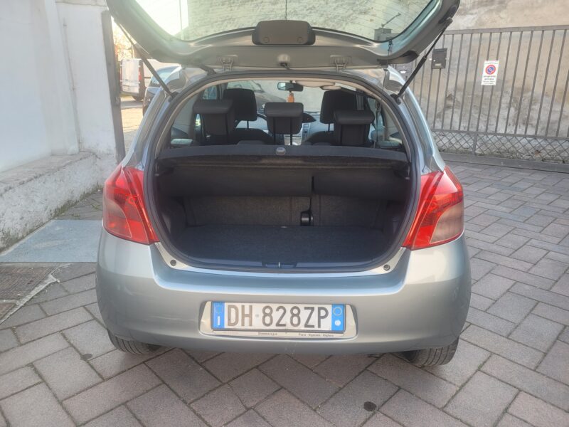 Toyota yaris 1.3 SoL