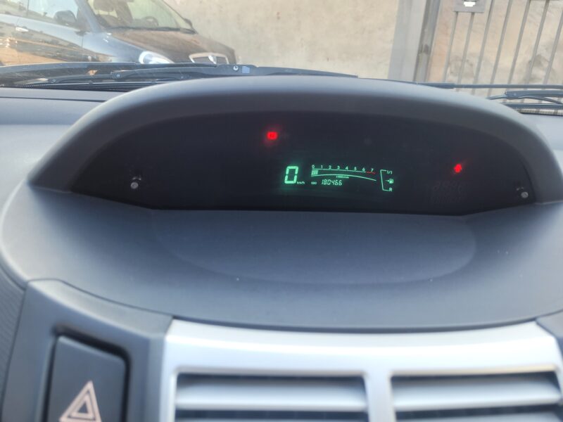 Toyota yaris 1.3 SoL